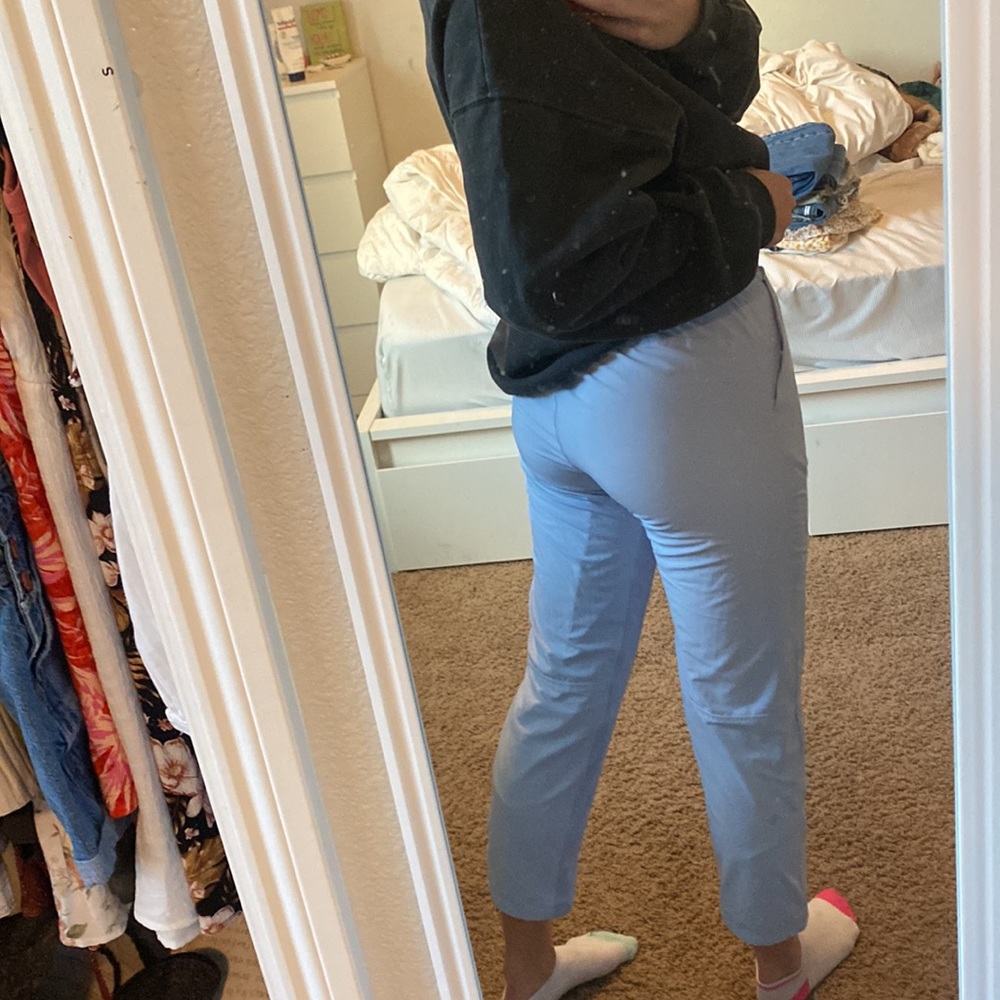 Lulu Lemon joggers / pants - Picture 2 of 3